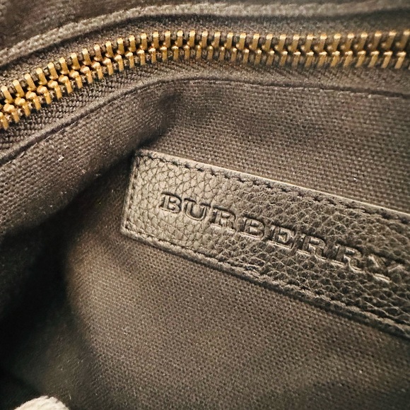 Authentic Burberry messenger bag - Picture 8 of 8